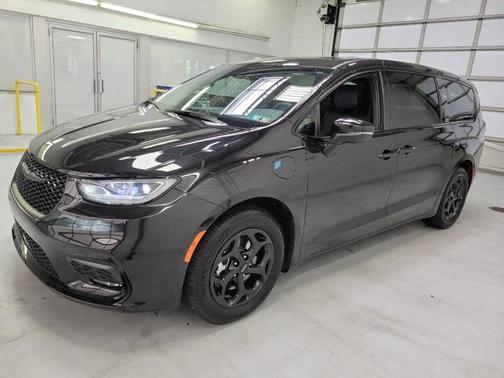 2023 Chrysler Pacifica Hybrid Touring L