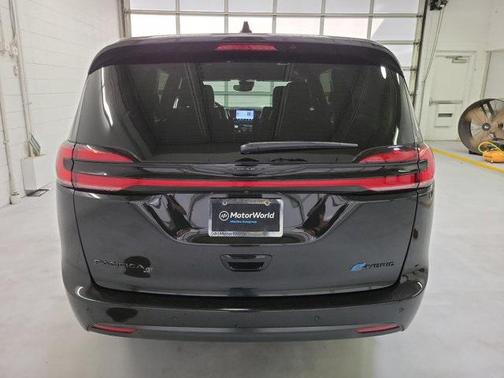 2023 Chrysler Pacifica Hybrid Touring L