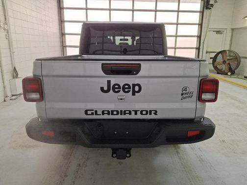 2022 Jeep Gladiator Sport