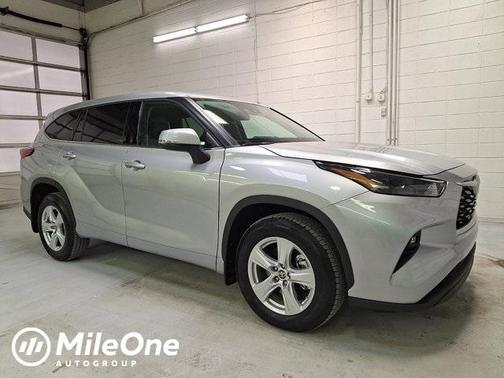 2022 Toyota Highlander LE