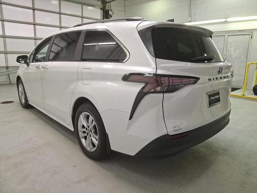2023 Toyota Sienna XLE 7 Passenger