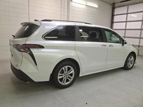2023 Toyota Sienna XLE 7 Passenger