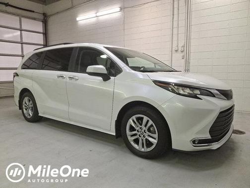 2023 Toyota Sienna XLE 7 Passenger