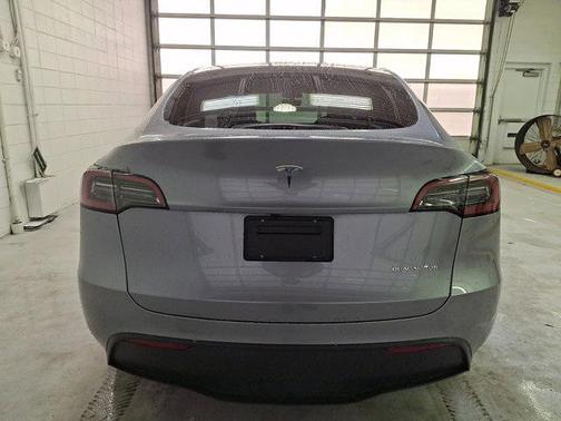 2025 Tesla Model Y Long Range