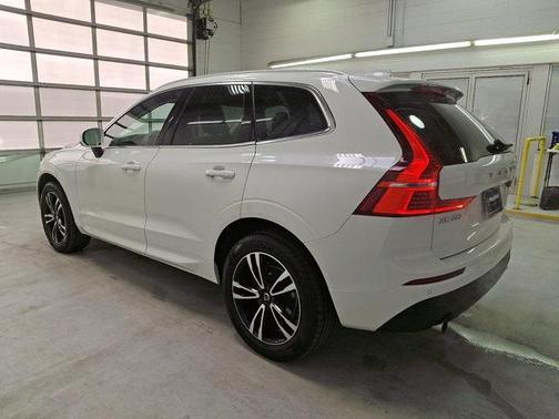2021 Volvo XC60 T5 Momentum