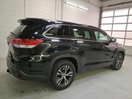 2017 Toyota Highlander LE