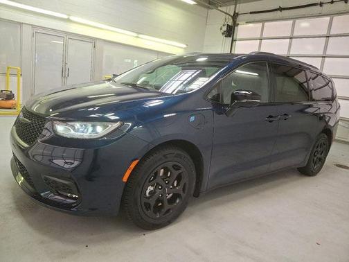 2024 Chrysler Pacifica Hybrid Premium S Appearance Pkg