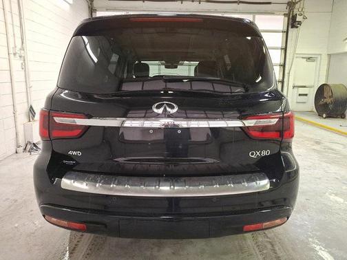 2023 INFINITI QX80 Luxe