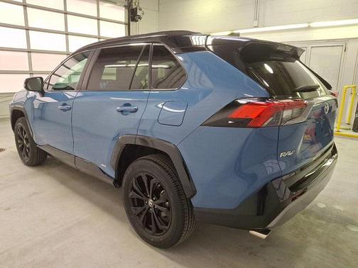 2022 Toyota RAV4 Hybrid SE