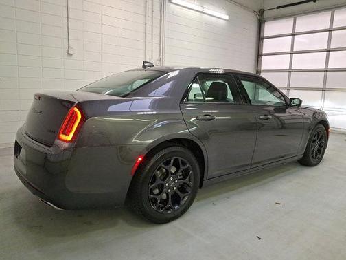 2021 Chrysler 300 Touring
