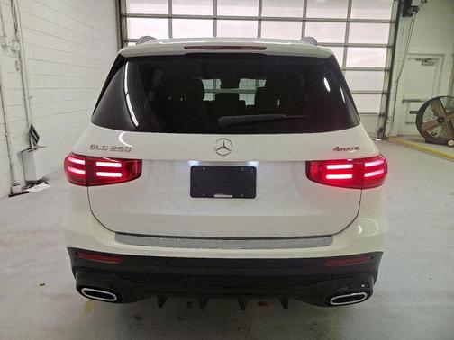 2025 Mercedes-Benz GLB 250 4MATIC