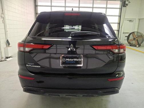 2022 Mitsubishi Outlander ES