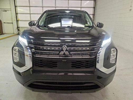 2022 Mitsubishi Outlander ES