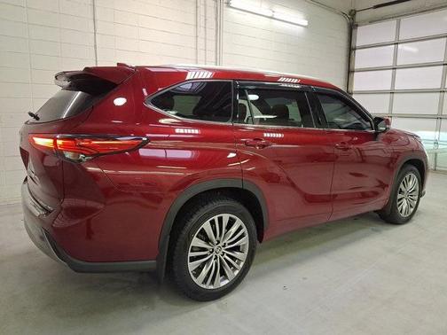 2023 Toyota Highlander Platinum