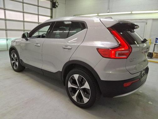 2023 Volvo XC40 B5 Plus Bright Theme