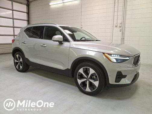 2023 Volvo XC40 B5 Plus Bright Theme