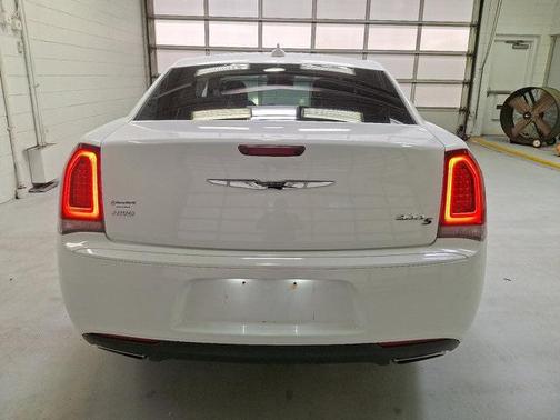 2016 Chrysler 300 S