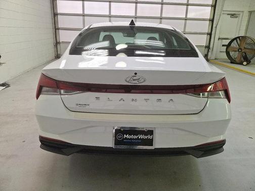 2023 Hyundai ELANTRA SE