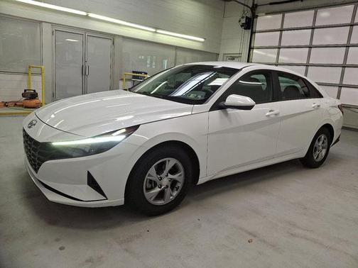 2023 Hyundai ELANTRA SE