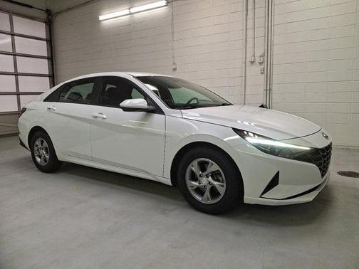 2023 Hyundai ELANTRA SE
