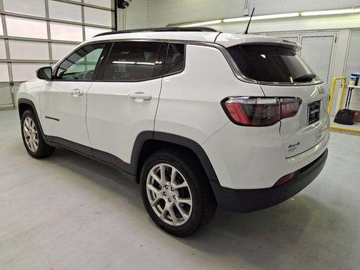 Bright White Clearcoat 2023 Jeep Compass Latitude Lux