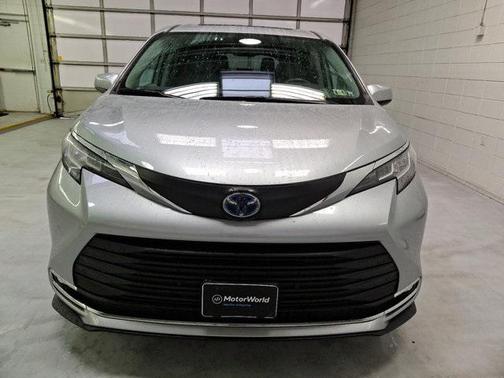 2023 Toyota Sienna XLE
