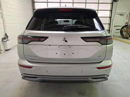 Alloy Silver Metallic 2025 Mitsubishi Outlander SE S-AWC