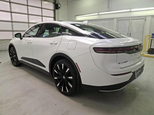 2024 Toyota Crown Platinum