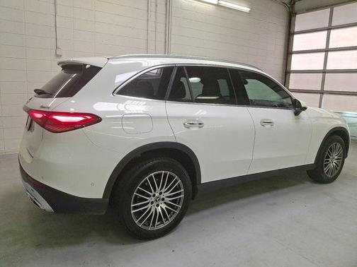 2025 Mercedes-Benz GLC 300 4MATIC