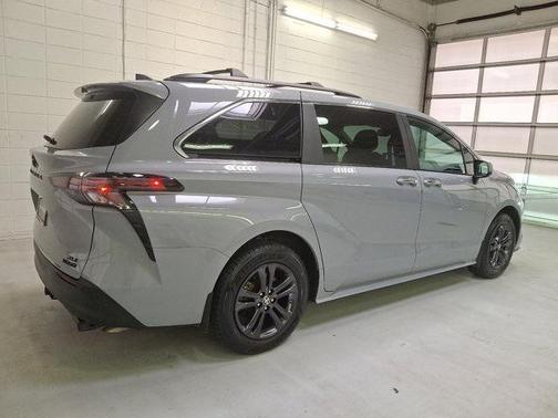 2024 Toyota Sienna Woodland Edition