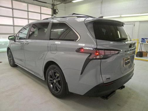 2024 Toyota Sienna Woodland Edition