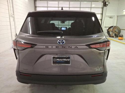 2021 Toyota Sienna LE