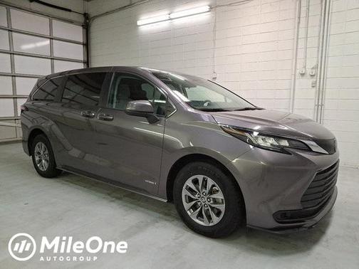 2021 Toyota Sienna LE
