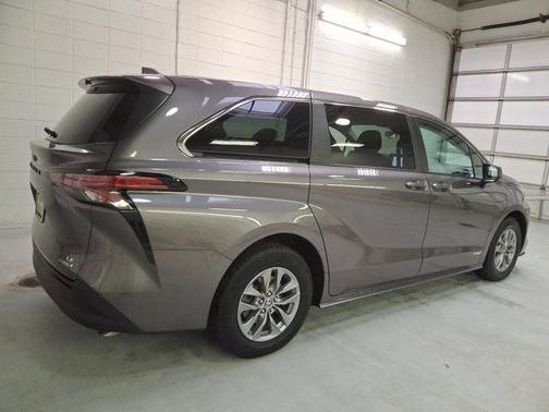 2021 Toyota Sienna LE