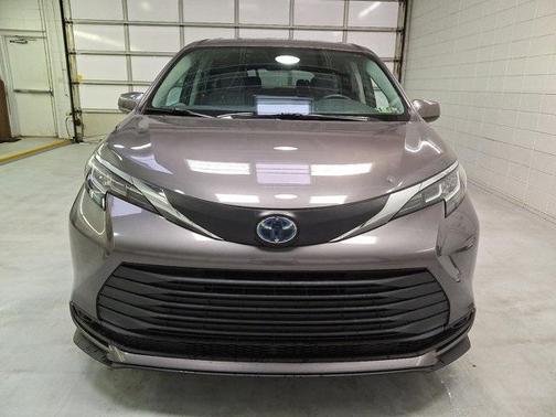 2021 Toyota Sienna LE