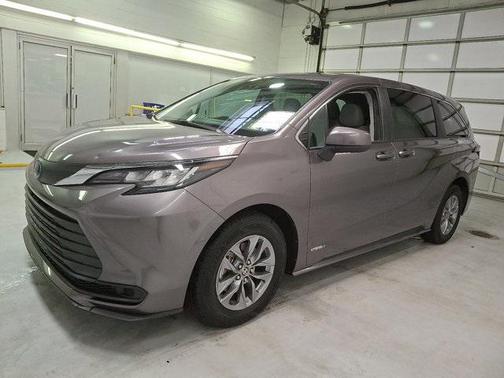 2021 Toyota Sienna LE