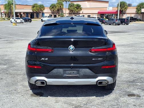 2025 BMW X4 xDrive30i