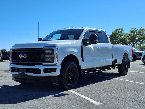 Oxford White 2023 Ford F-250 XLT