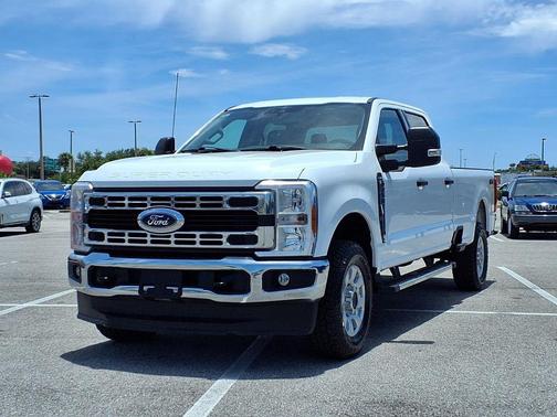 Oxford White 2023 Ford F-250 XLT