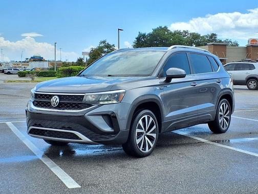 Pyrite Silver Metallic 2022 Volkswagen Taos 1.5T SE