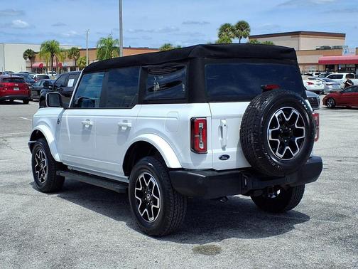Oxford White 2023 Ford Bronco