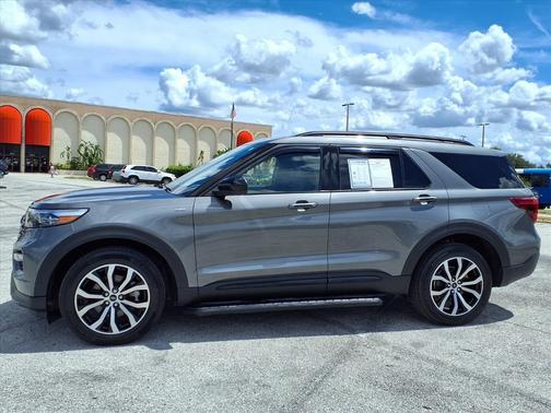 2023 Ford Explorer ST-Line