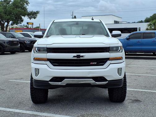 Summit White 2018 Chevrolet Silverado 1500 2LT