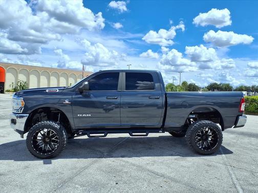2020 RAM 2500 Big Horn Crew Cab 4X4 6'4' Box
