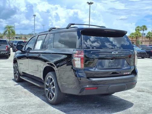 2023 Chevrolet Suburban RST