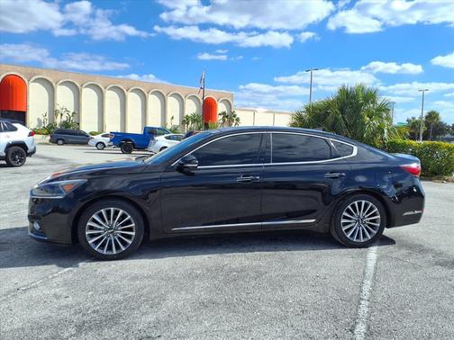 2017 Kia Cadenza Premium