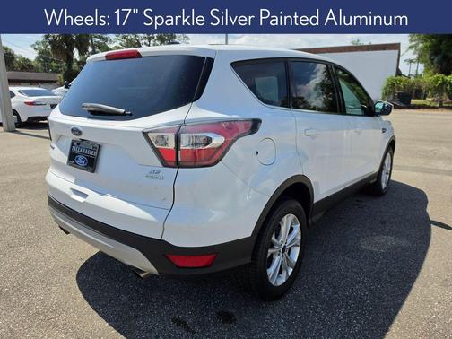 Oxford White 2017 Ford Escape SE
