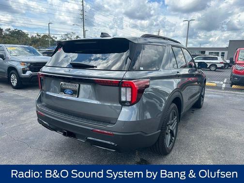 2025 Ford Explorer ST-Line