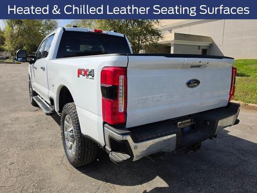 Oxford White 2025 Ford F-250 Lariat