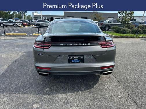 2018 Porsche Panamera 4